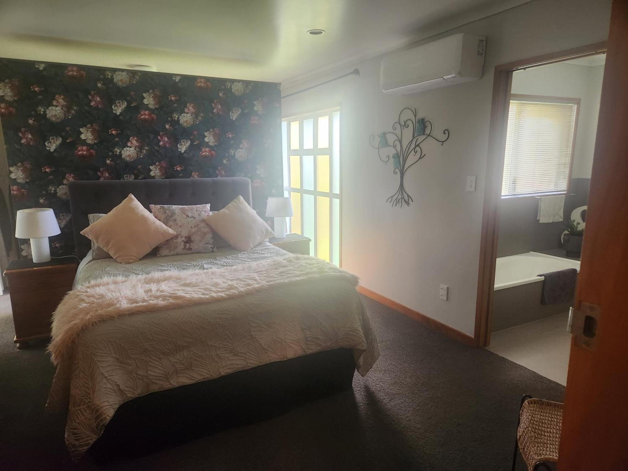 The Nunnery Hotel Te Aroha Exterior foto